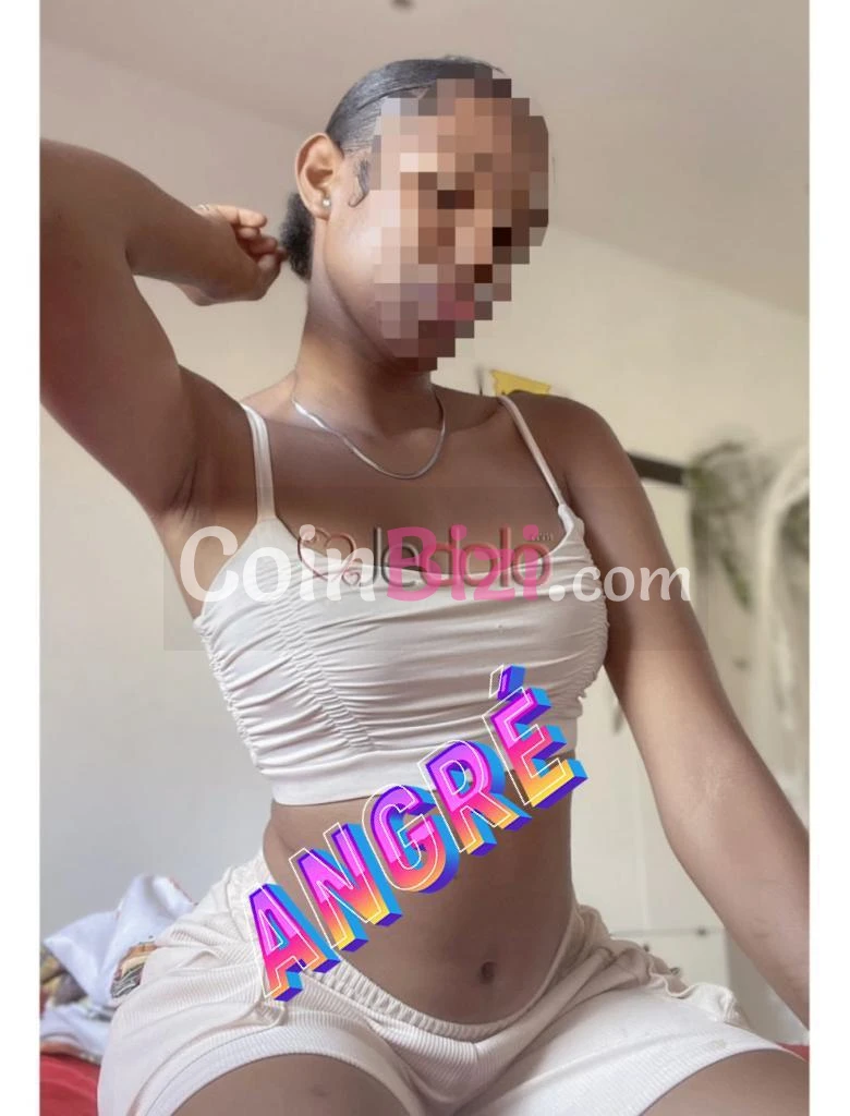 Femme de 22ans Réçoit/Se déplace pour Rencontres - Escortes Rencontre occasionnelle à Abidjan, Cocody